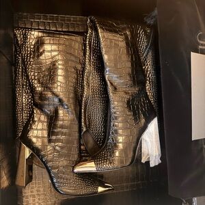 Unworn Vendetta Black Boots – Bold, Chic, and Perfect for Wide Calves!